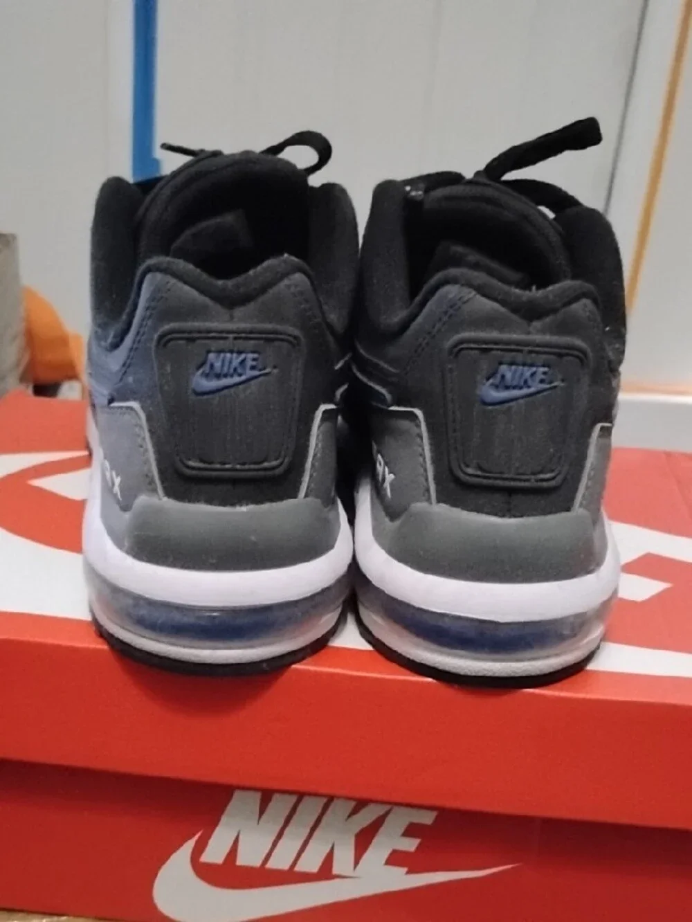 Nike Men's Black & Blue Air Max Sneakers